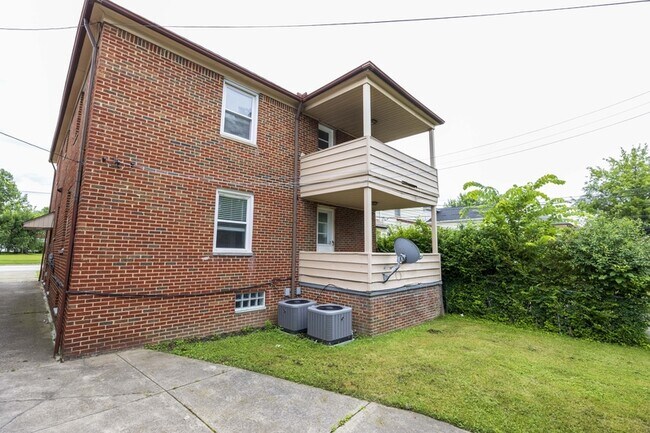 Building Photo - 2416 Warrensville Center Rd
