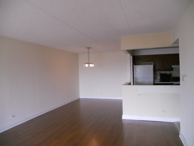 Building Photo - 350 Plum Creek Dr