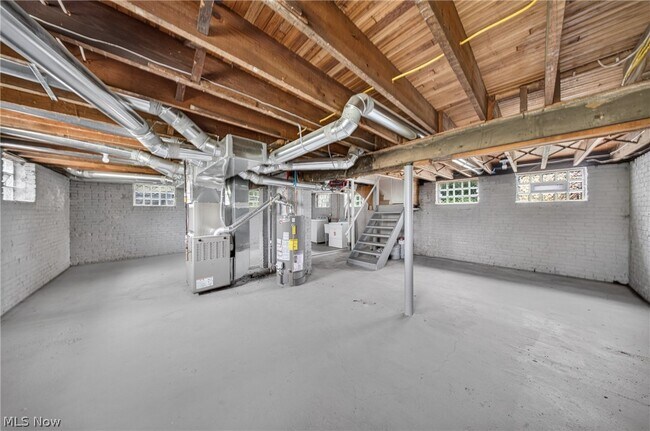 Building Photo - 10524 Lee Ave