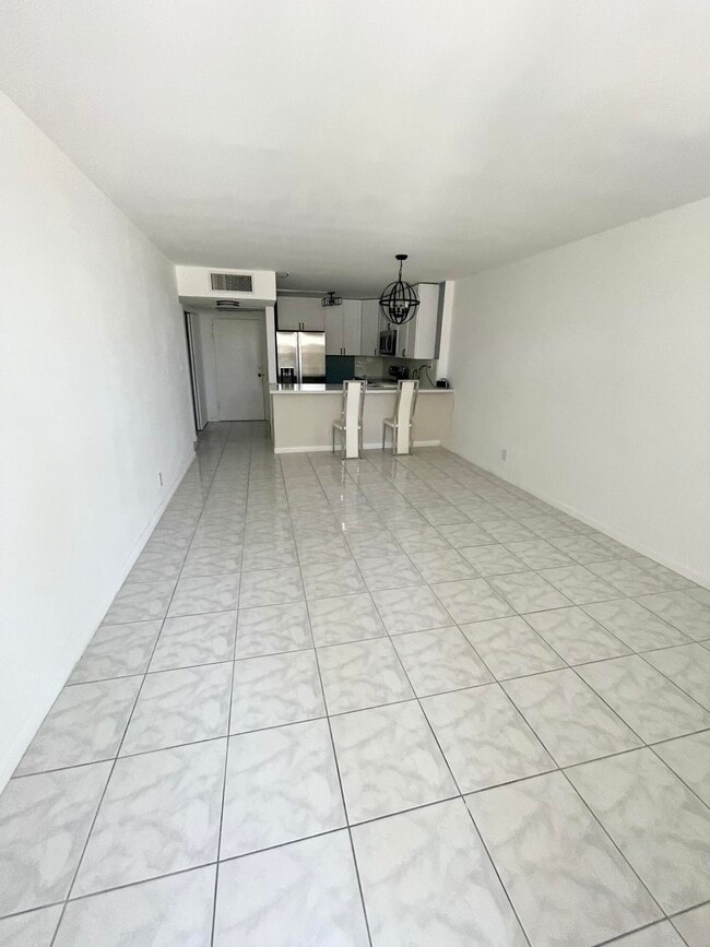 Building Photo - 2000 Atlantic Shores Blvd