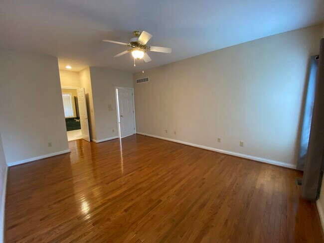 Building Photo - 4224 Evergreen Dr