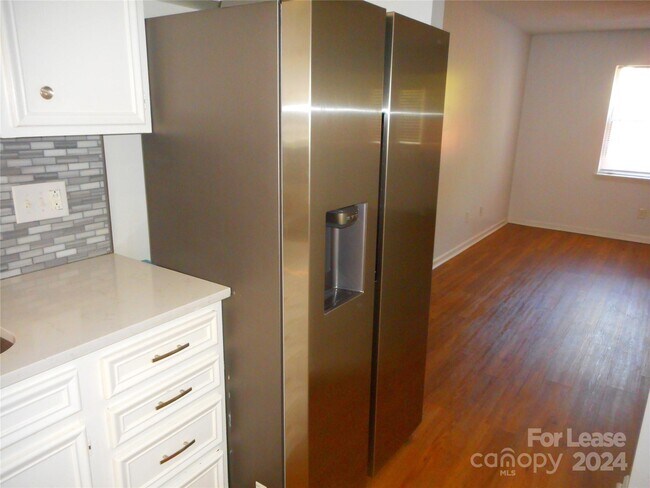 Building Photo - 10921 Hunter Trail Ln