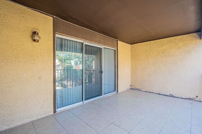 Building Photo - Spacious Upper-Level Retreat Minutes from TMC & St. Joseph’s