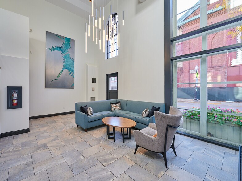 Lobby - 106 13th St