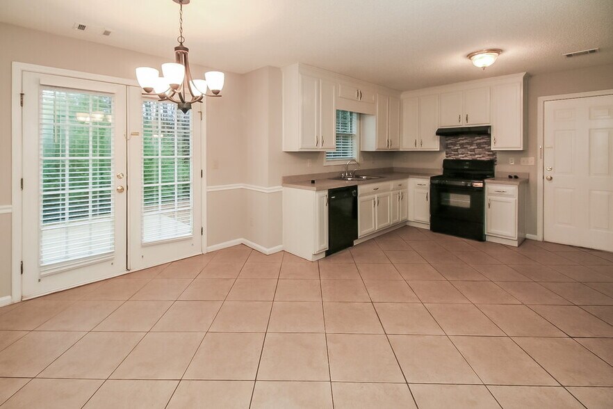 Building Photo - 4045 Lindsey Ln