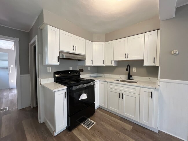 Building Photo - 109-111 S Walnut Street