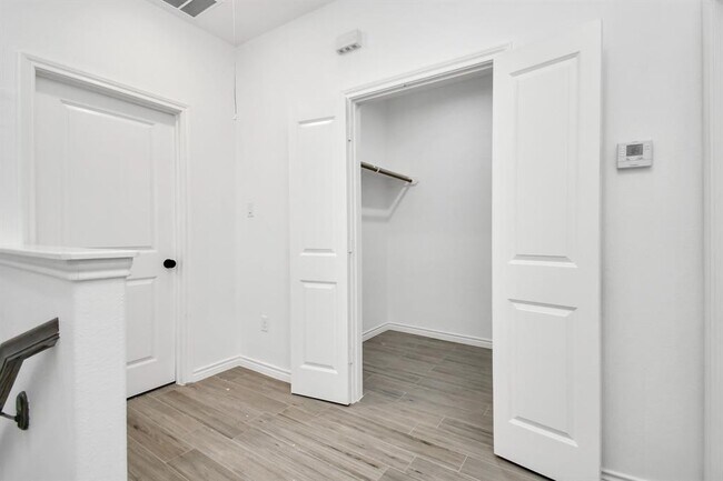 Building Photo - 8406 Parnell St