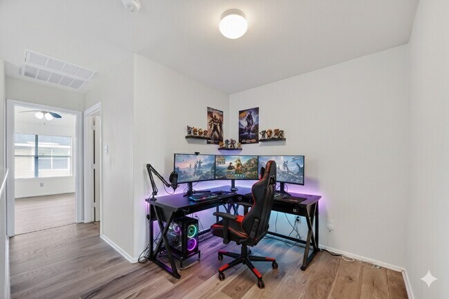 Building Photo - 16623 Newglen Ln