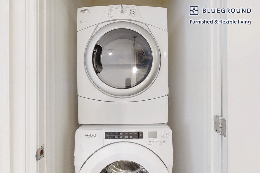 Building Photo - 80 N Central Ave