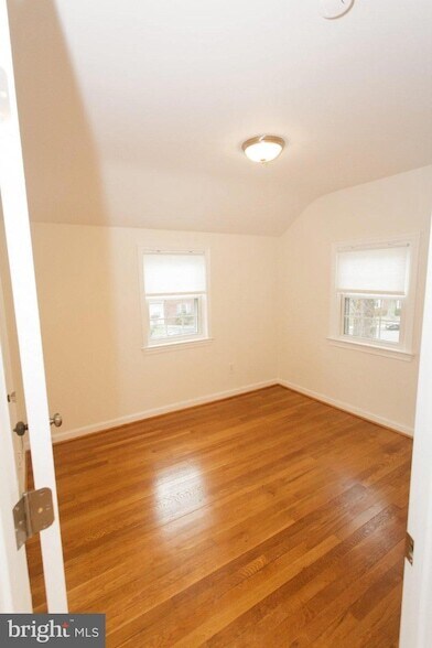 Building Photo - 1419 N Longfellow St
