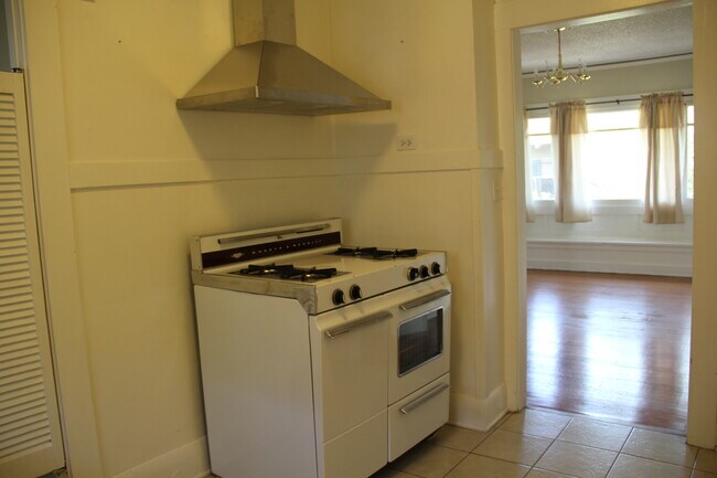 Kitchen - 1139 N Sierra Bonita Ave