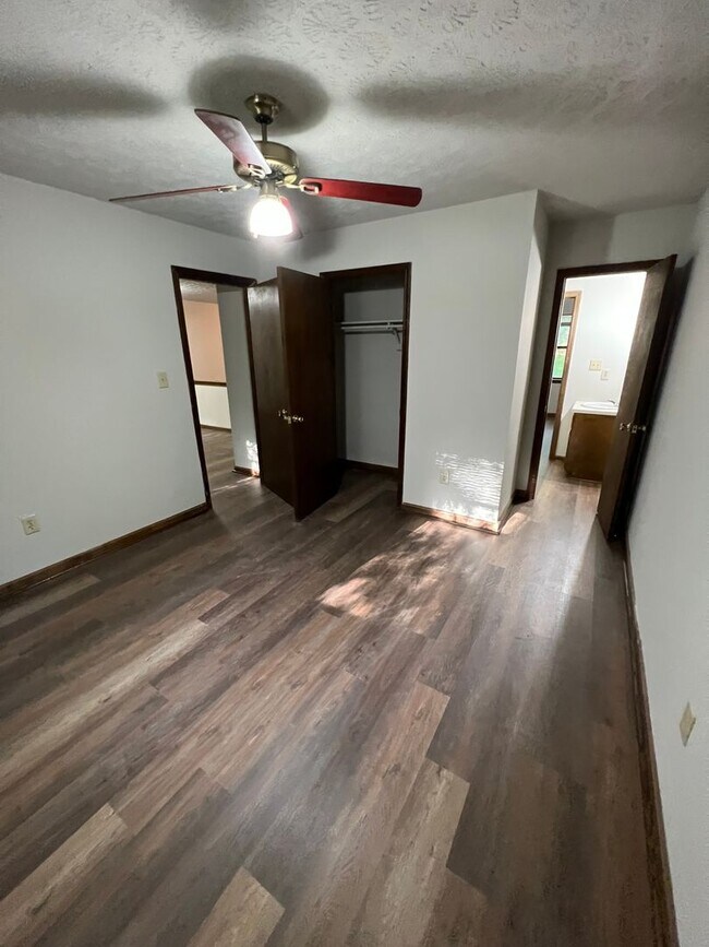 Building Photo - East Athens Duplex For Rent!