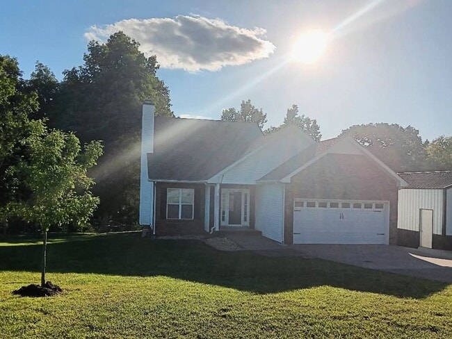 Primary Photo - 4 Bedroom Beauty on 1/2 Acre!