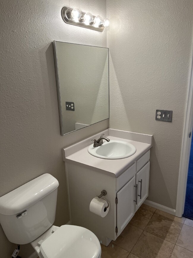 Building Photo - Beautiful townhome is Crown Point II!