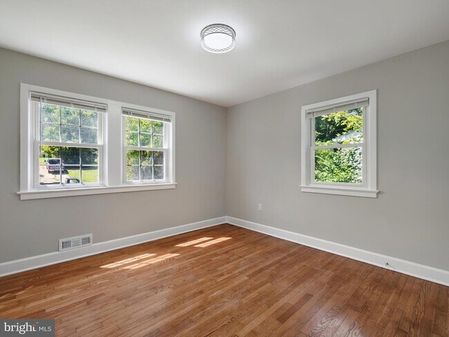 Building Photo - 4502 Elmwood Rd