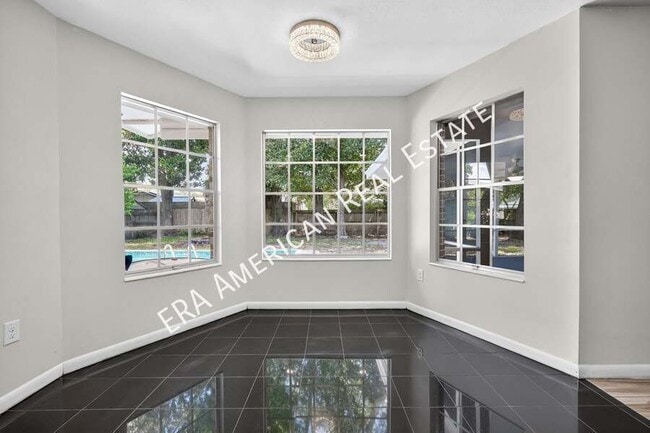 Building Photo - 614 Merioneth Dr NE