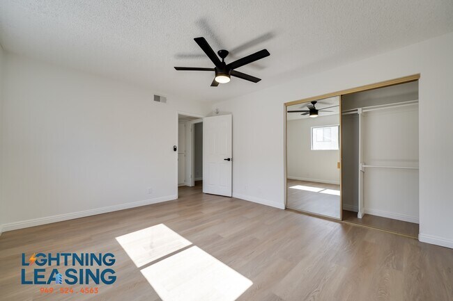 Building Photo - 14634 Magnolia-204B
