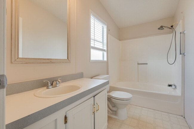 Building Photo - Three bed, 2 full bath, manufactured home ...