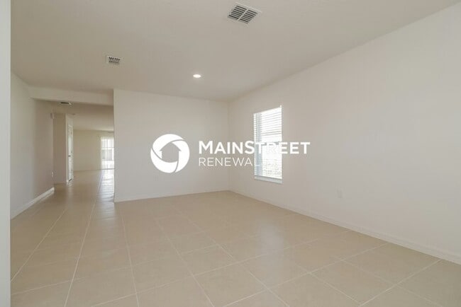 Building Photo - 4 Bedroom Pet-Friendly Home in Mascotte, FL with Main Street Renewal