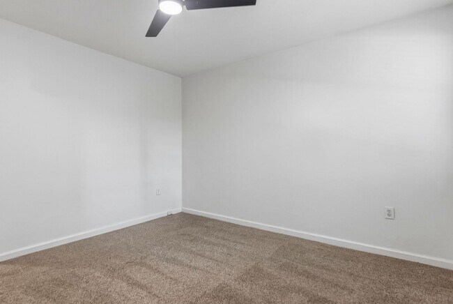 Building Photo - 16 Faris Cir