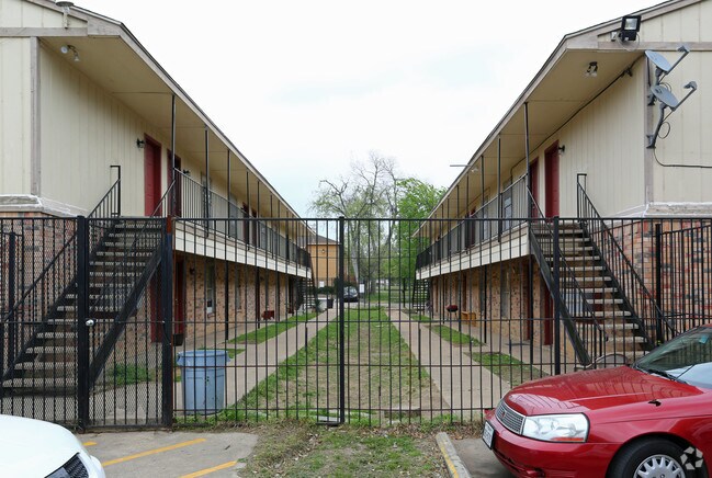Building Photo - The Debutante Apartments
