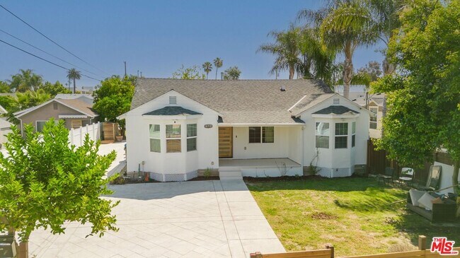 Building Photo - 6712 Cedros Ave