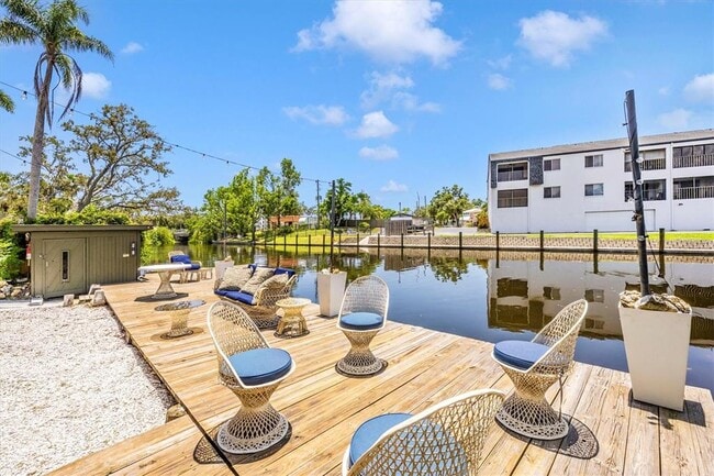Building Photo - 2027 Panama Dr