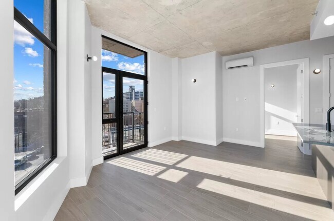 Building Photo - 101 Macombs Place