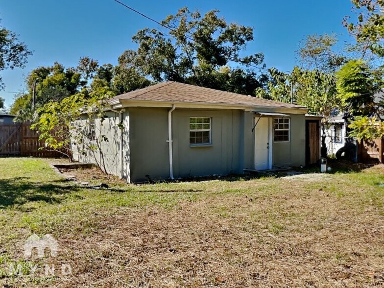 Building Photo - 7018 Maclura Dr