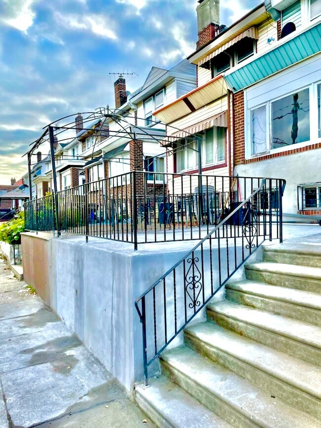 Building Photo - 4032 Castor Ave