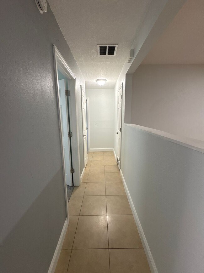 Building Photo - Beautiful 3 Beds 2 Baths home