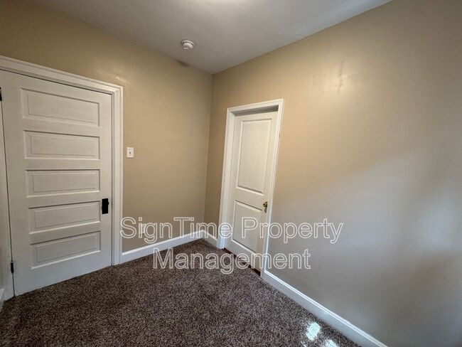 Building Photo - 864 Mulberry Ave