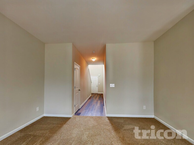 Building Photo - 317 Parkview Pl Dr