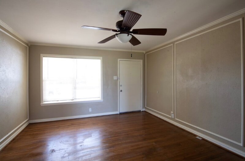 Building Photo - 3521 Hilton Dr