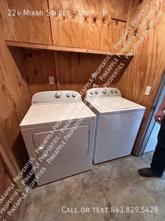 Building Photo - 224 Miami St