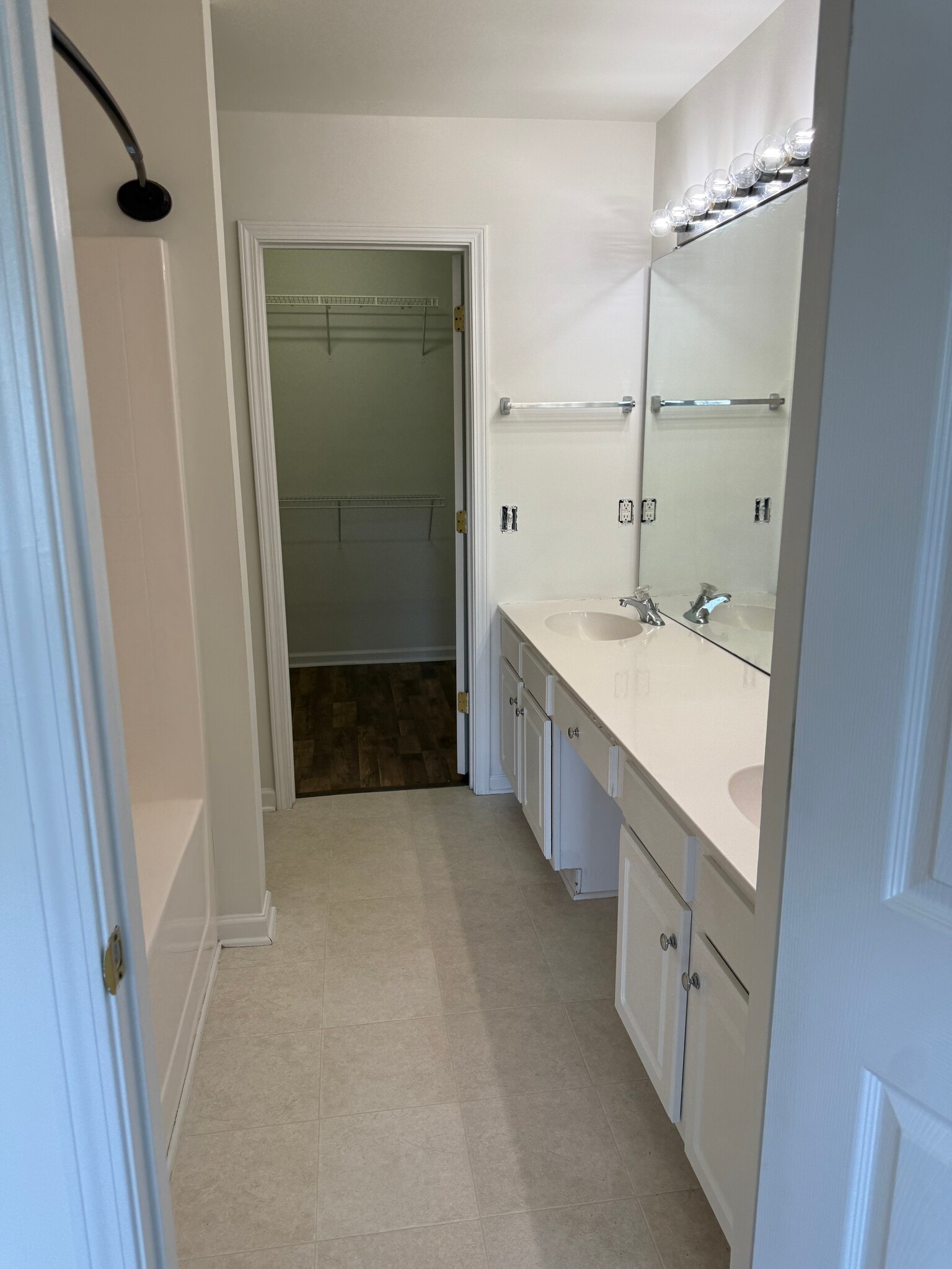 Building Photo - 2810 Azalea Hills Dr