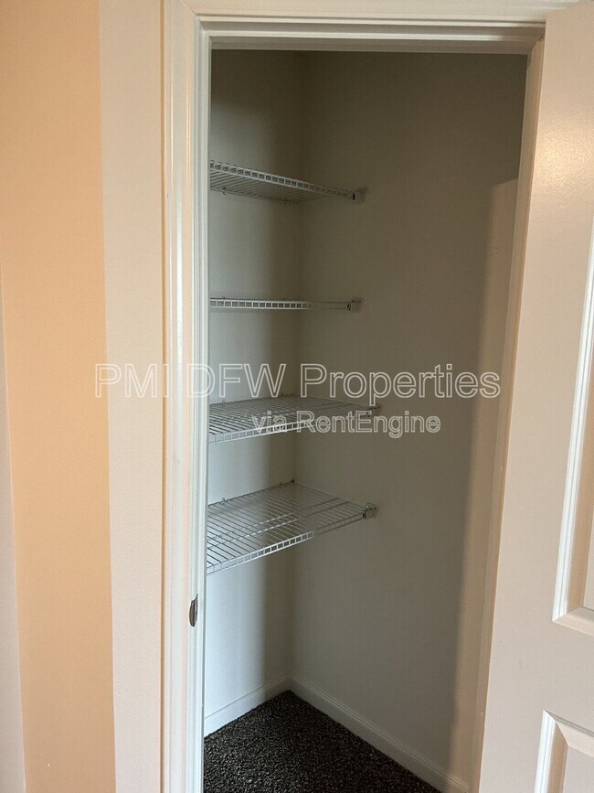 Building Photo - 640 Aqueduct Dr