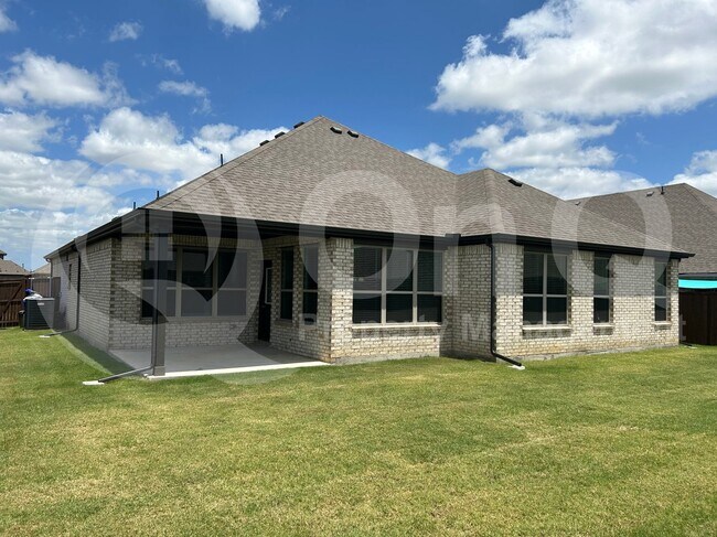 Building Photo - 533 Oleander Dr