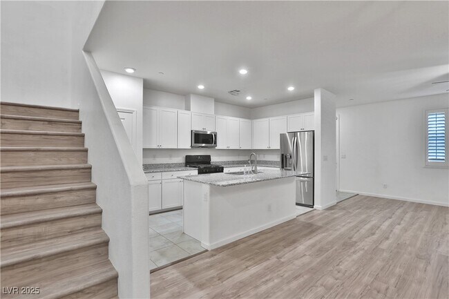 Building Photo - 3173 Arco Ave