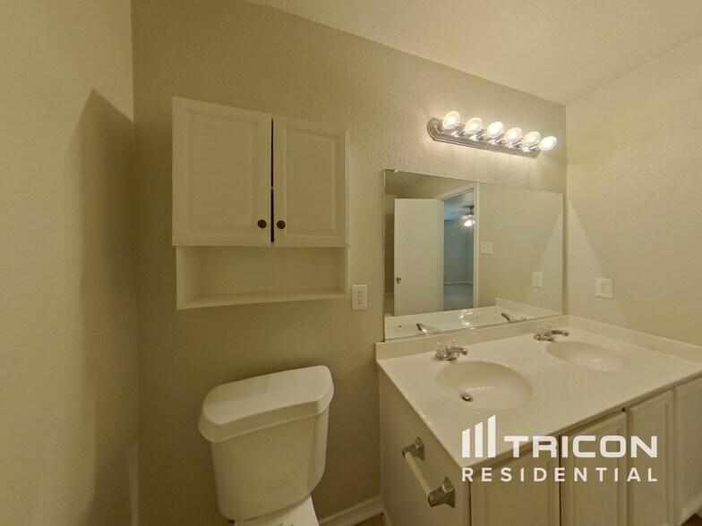 Building Photo - 4908 Parkrise Dr