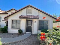 Building Photo - 2926 N Oregon St