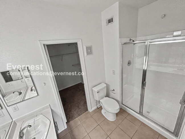 Building Photo - 5922 W Vegas Dr