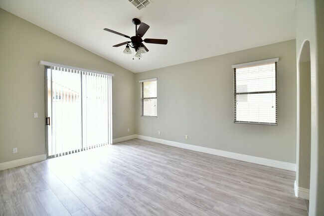 Building Photo - 6157 Copper Crest Dr