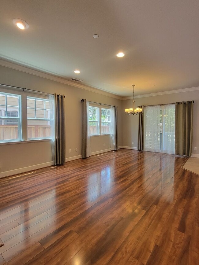 Building Photo - Charming Midtown Petaluma – 3 Bed, 2.5 Bath