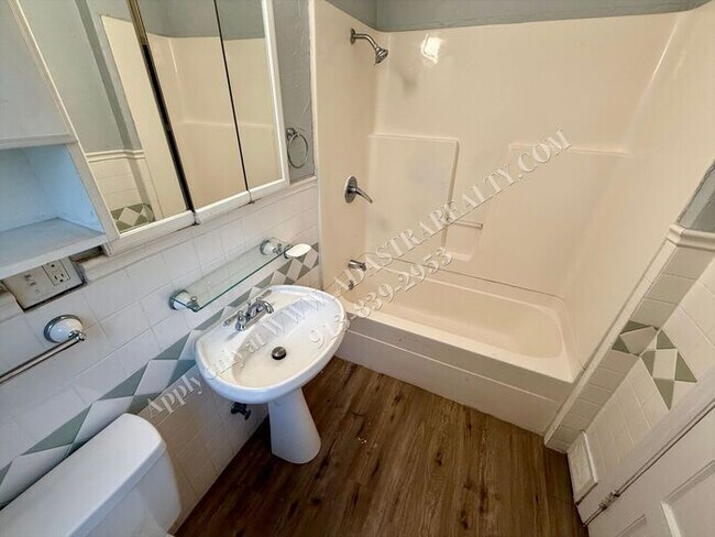 Building Photo - Beautiful Waldo Home-Available NOW!!