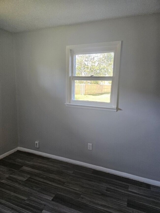 Building Photo - 510/503 Liberty St. - NAAAM