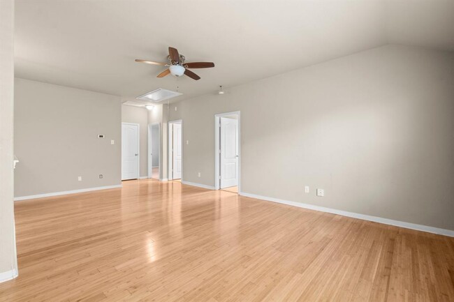 Building Photo - 2827 Lockeridge Oaks Dr