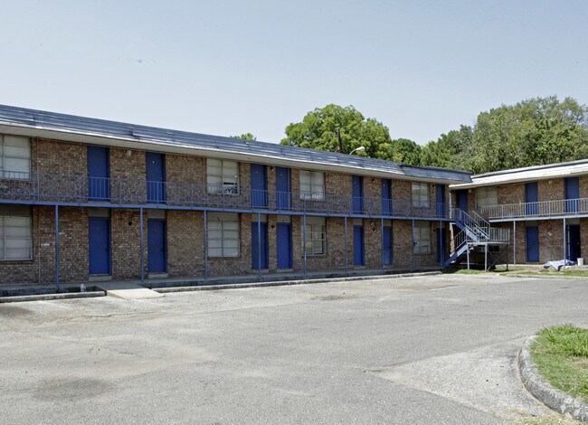 Building Photo - Timber Pines Apartments