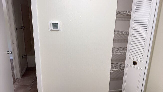 Building Photo - Newly renovated 2 bedroom Townhouse for Re...