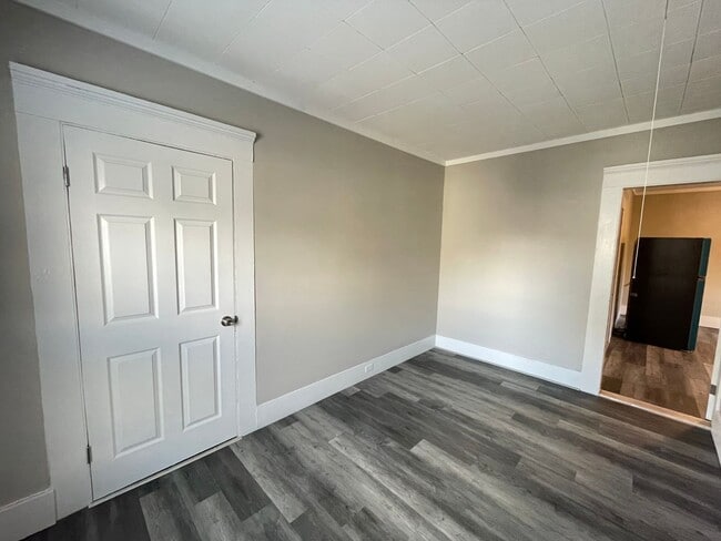 Building Photo - 325 Amherst St